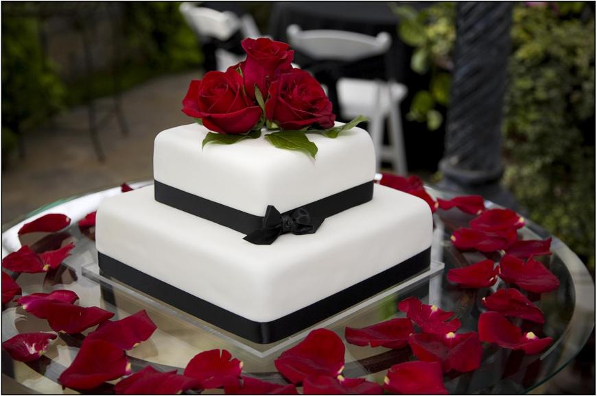 Wedding-cake-red-roses